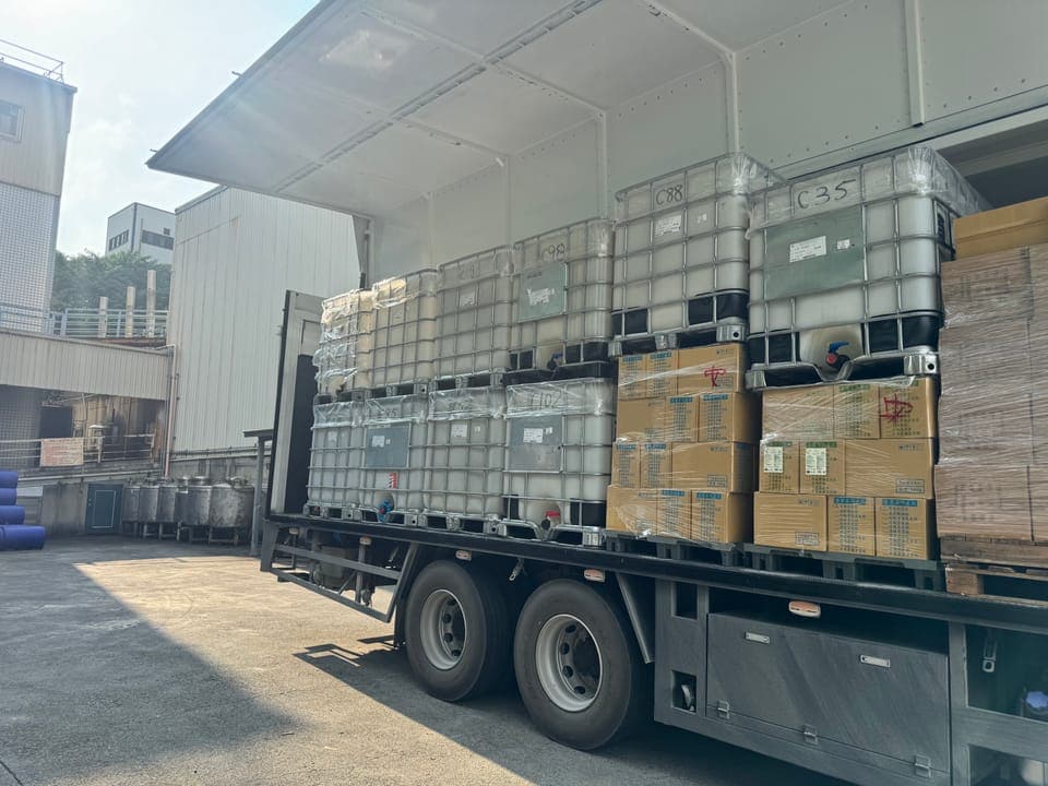 工業化學原料桶槽與箱裝原料配送